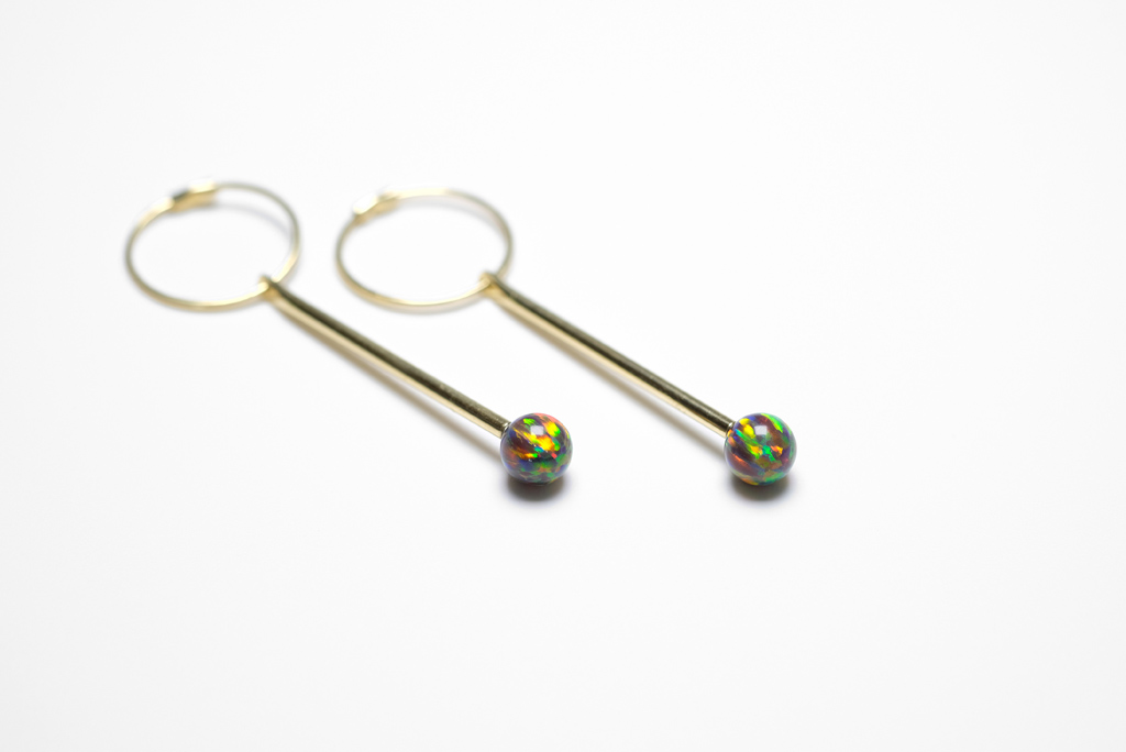 Neo  Earring in yellow gold with blackopals